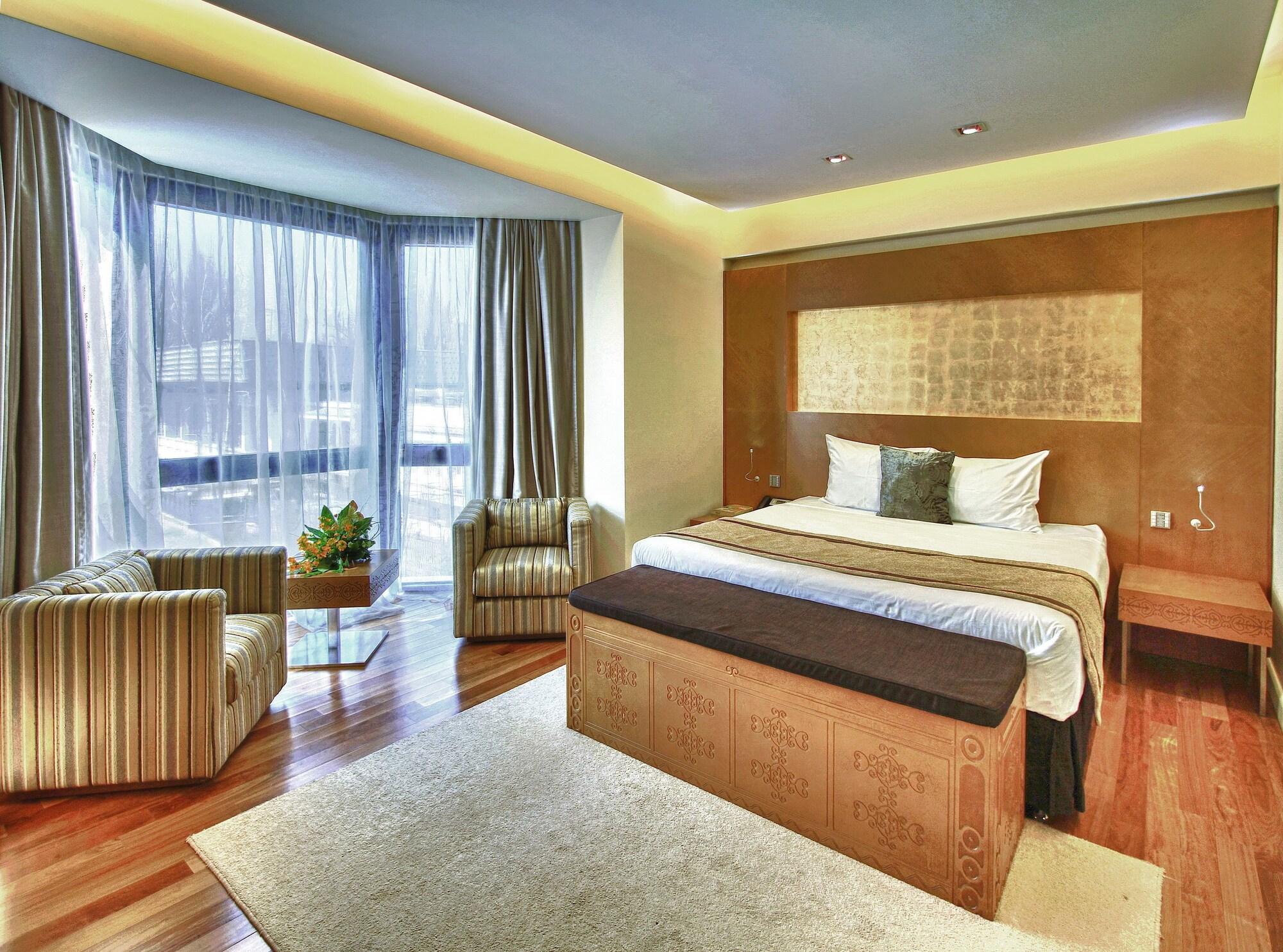 The Dostyk Hotel Almaty Eksteriør billede