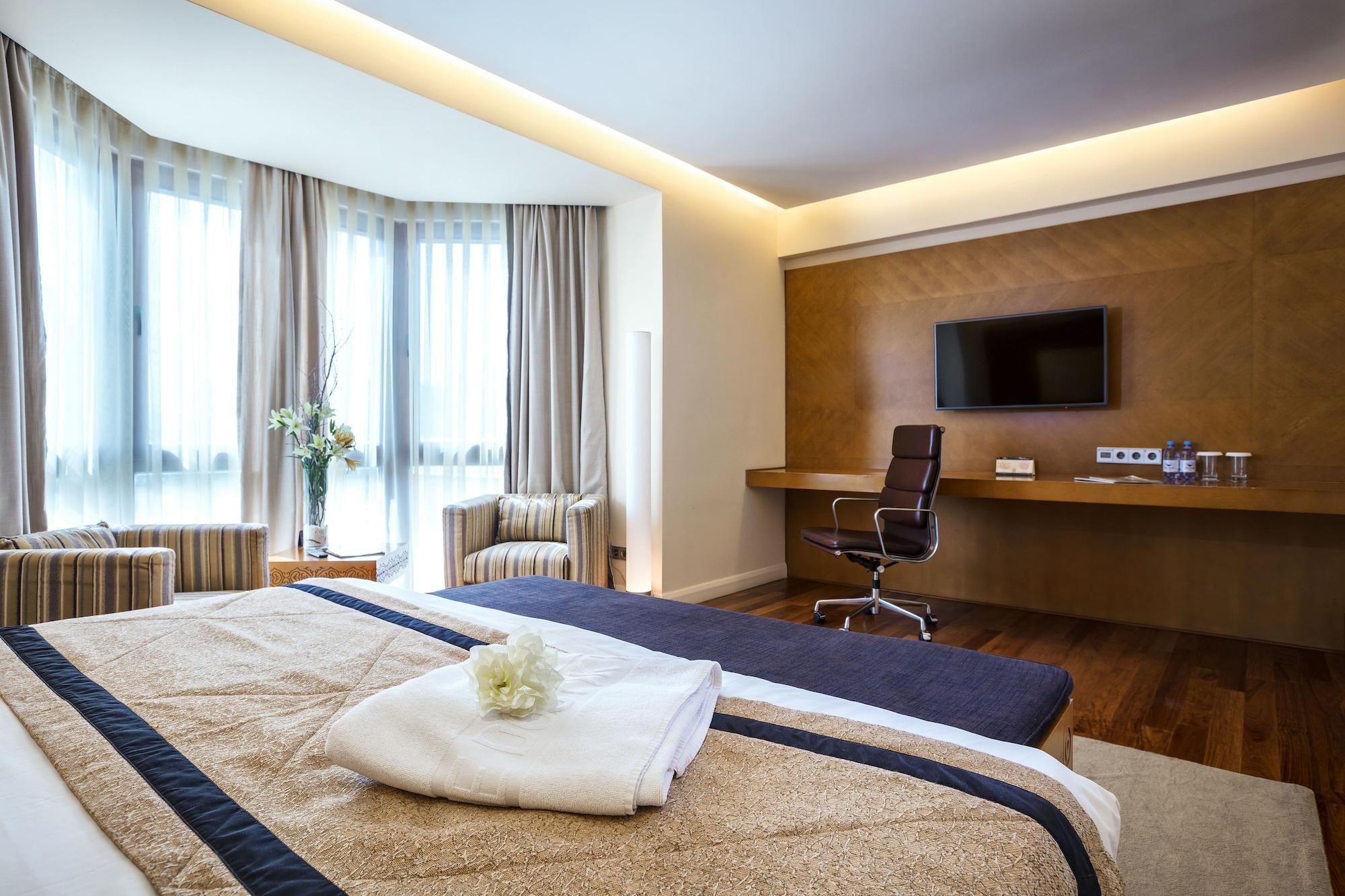 The Dostyk Hotel Almaty Eksteriør billede