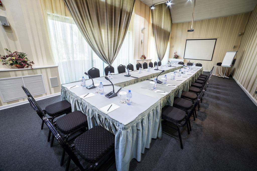 The Dostyk Hotel Almaty Eksteriør billede