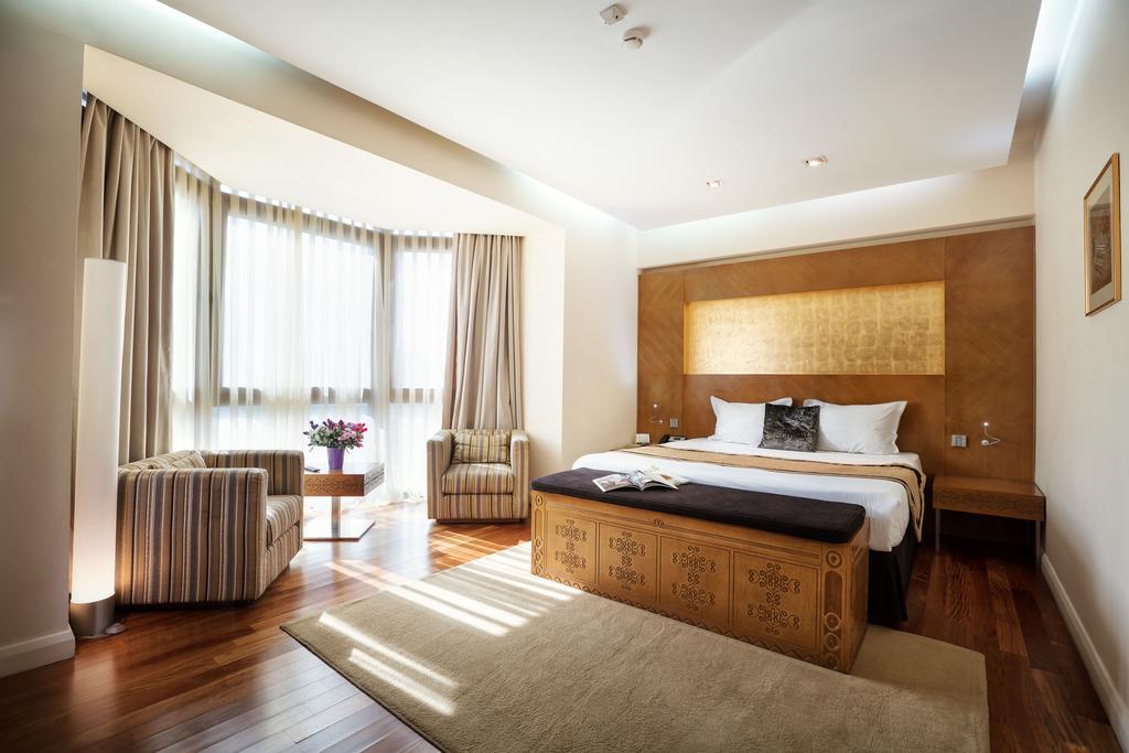The Dostyk Hotel Almaty Eksteriør billede