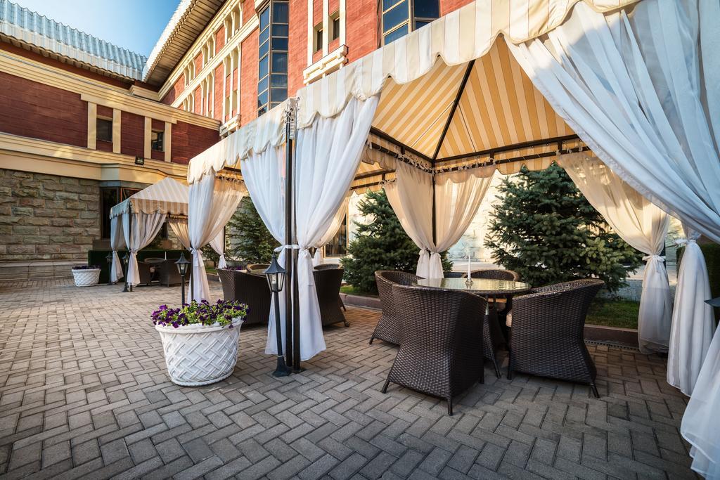 The Dostyk Hotel Almaty Eksteriør billede